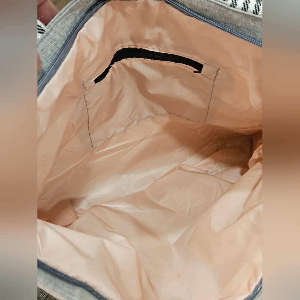 NEW Hello Kitty Zippered Tote Bag & Accessories Bundle - Picture 11 of 12